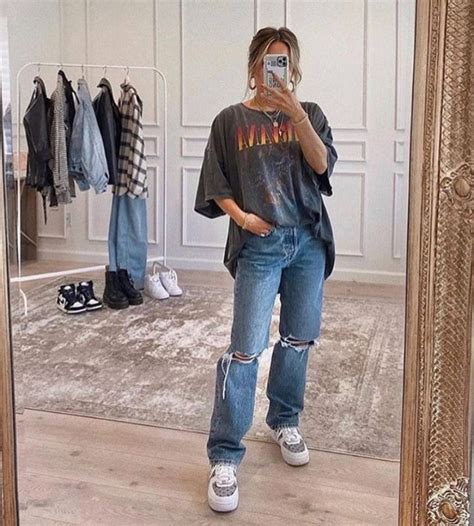 baggy clothes aesthetic oversized t shirt and jeans outfit|cute girl in baggy clothes.